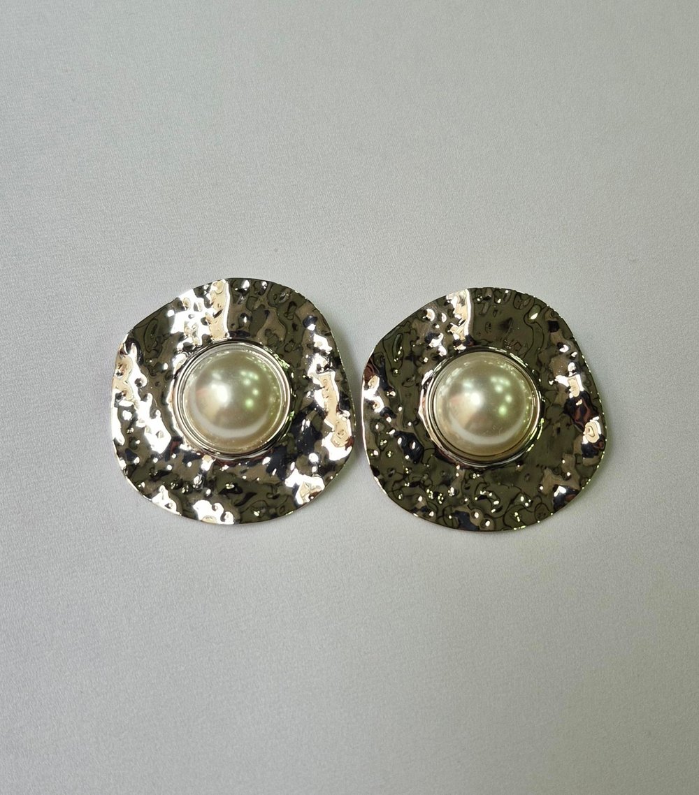 İNCİ DETAYLI METAL KÜPE 
