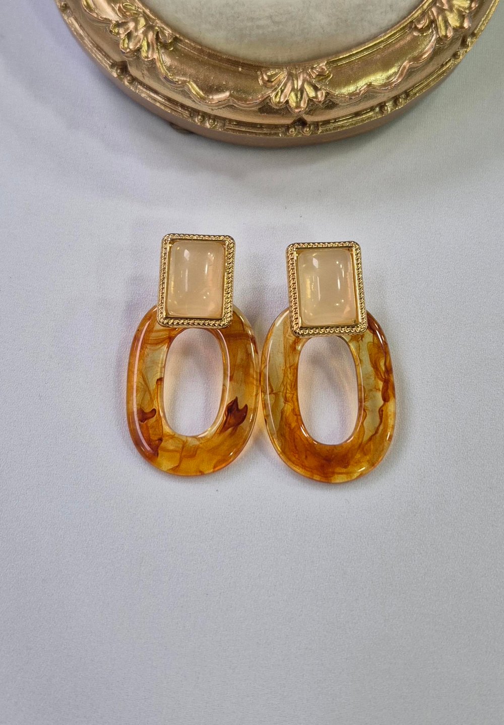 KREM TAŞLI OVAL FORM KÜPE 