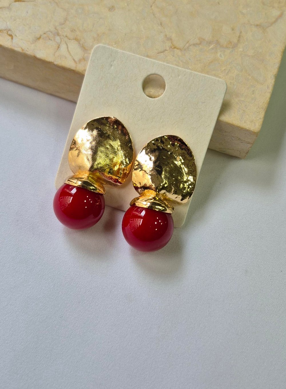 GOLD DETAYLI KIRMIZI KÜPE 