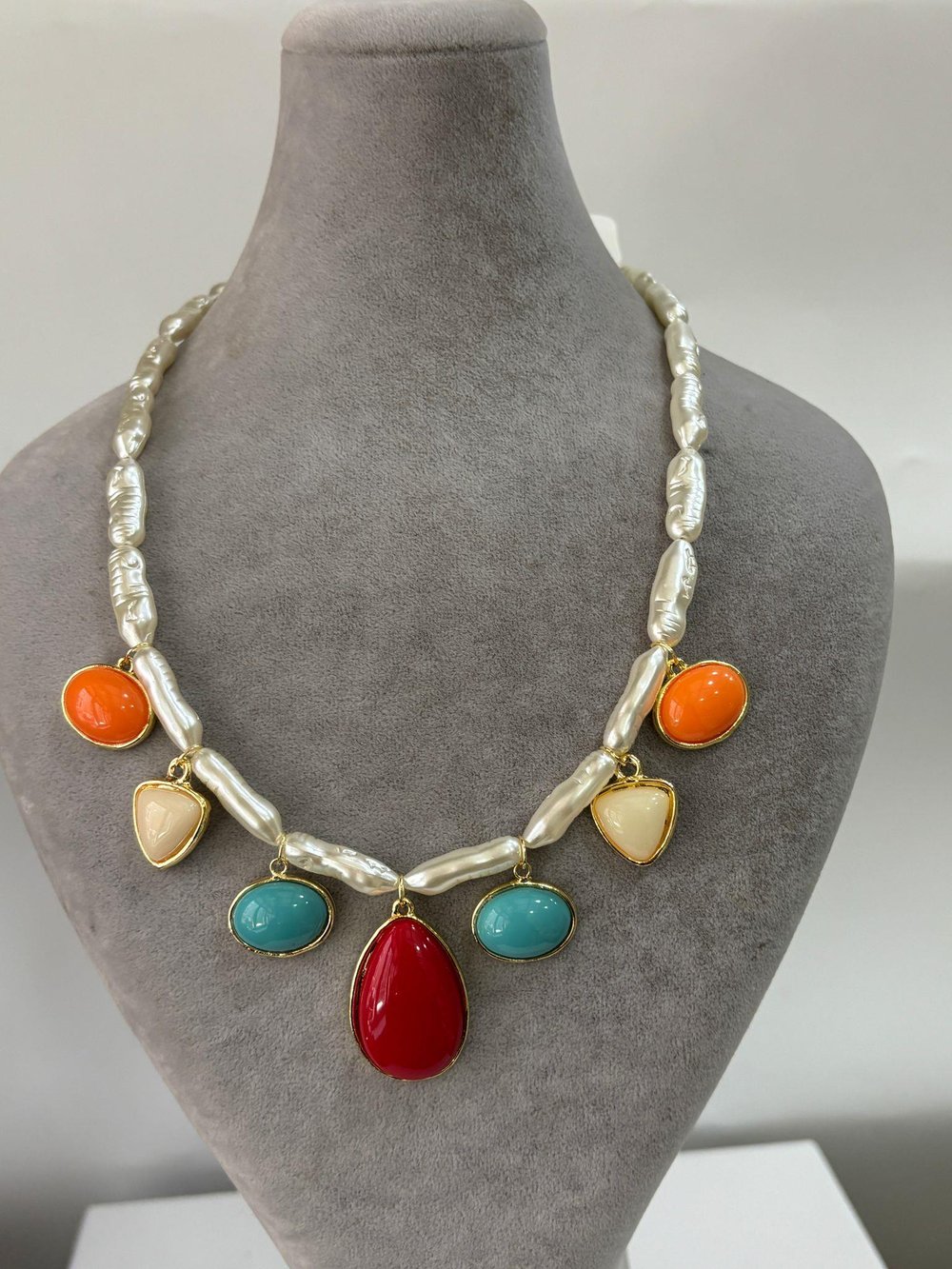 CHARM DETAYLI BAROK İNCİ KOLYE