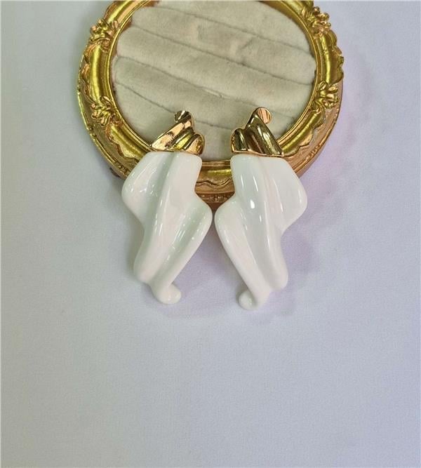 GOLD DETAYLI BEYAZ KÜPE
