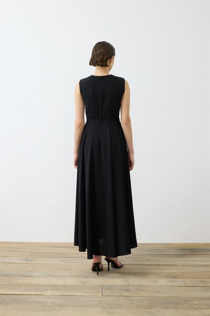 ALIZA CREPE SLEEVELESS FITTED DRESS BLACK