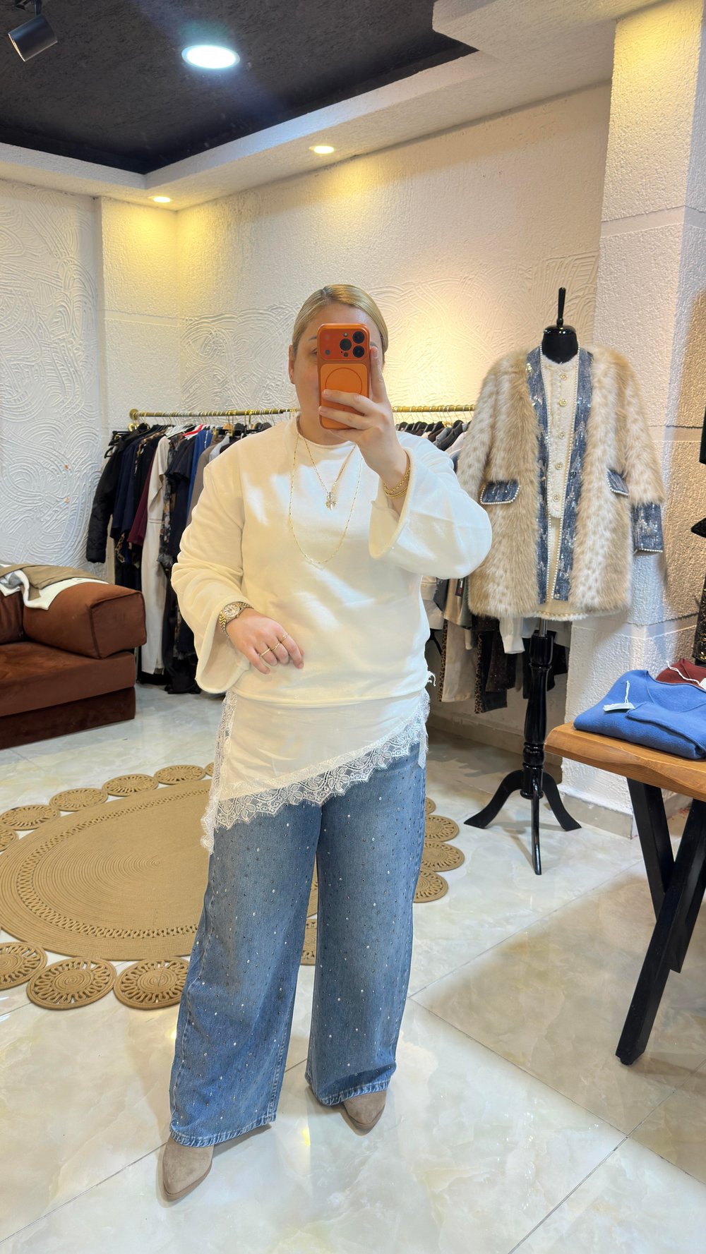 Etek Ucu Saten ve Dantel Detaylı Sweatshirt