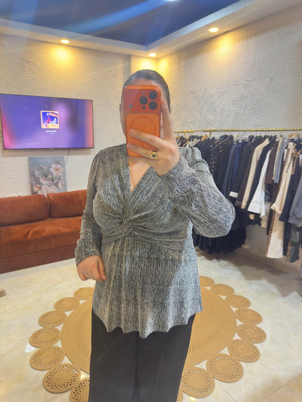 Göğüs Detaylı Parlak Bluz