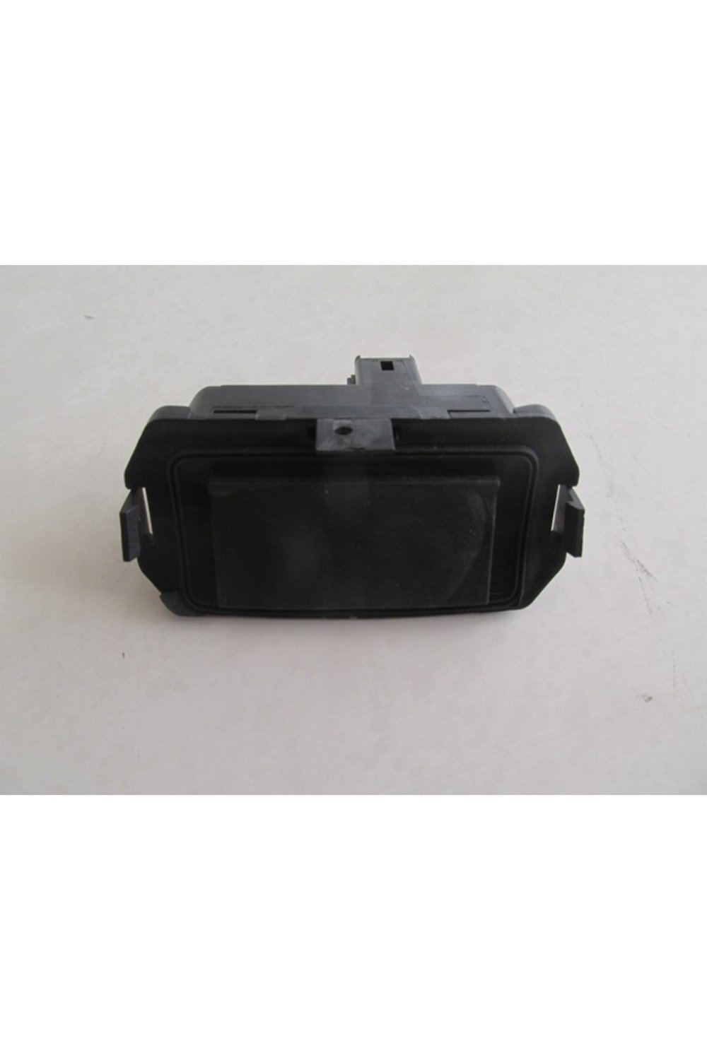Renault Captur- 13/19; Bagaj Açma Düğmesi (BUTONU) (OEM NO: 8200076256) Tst4879