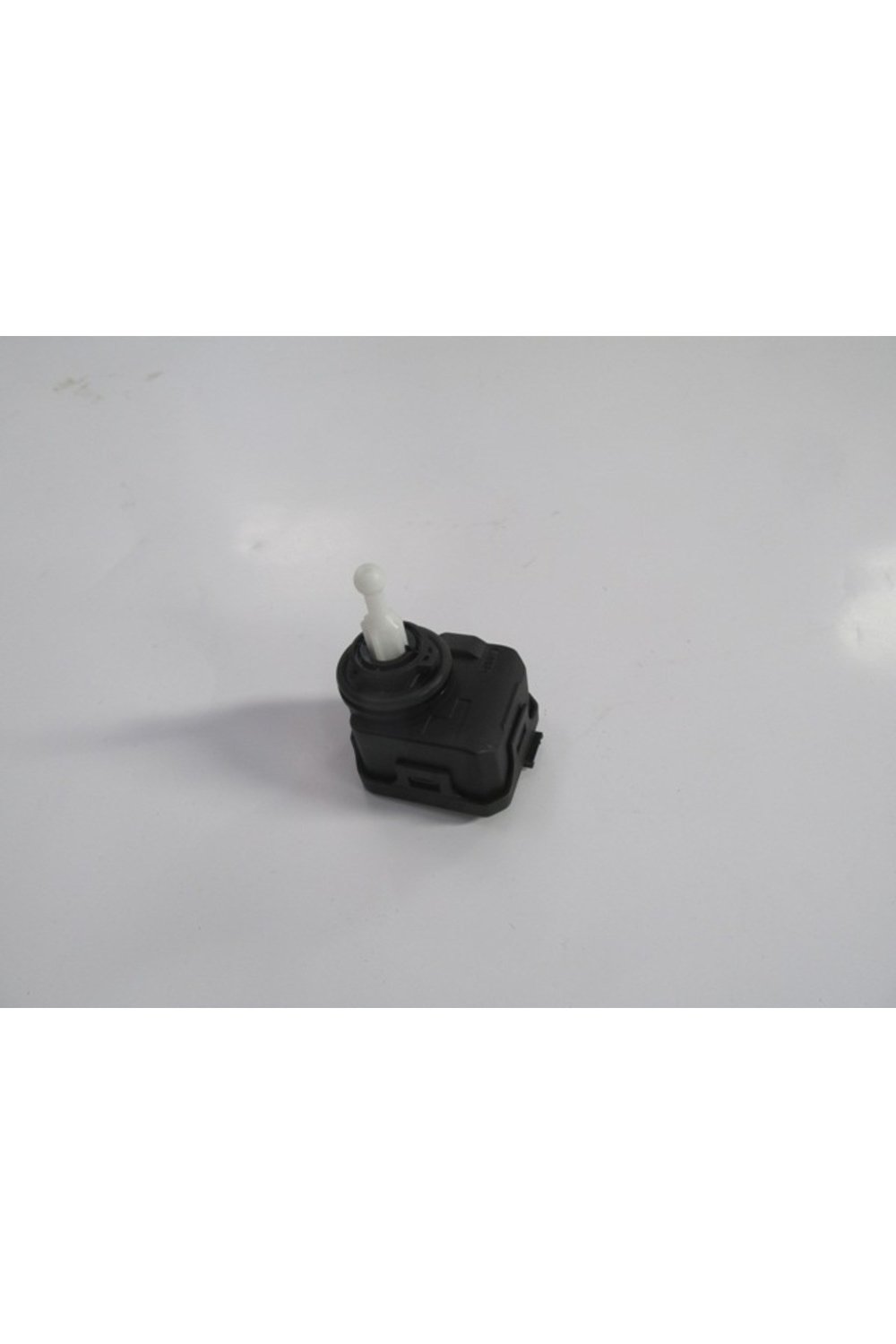Volkswagen Passat B5 Far Motoru 12V Yan Soket Girişli Bfn Uyumlu 2001–2005