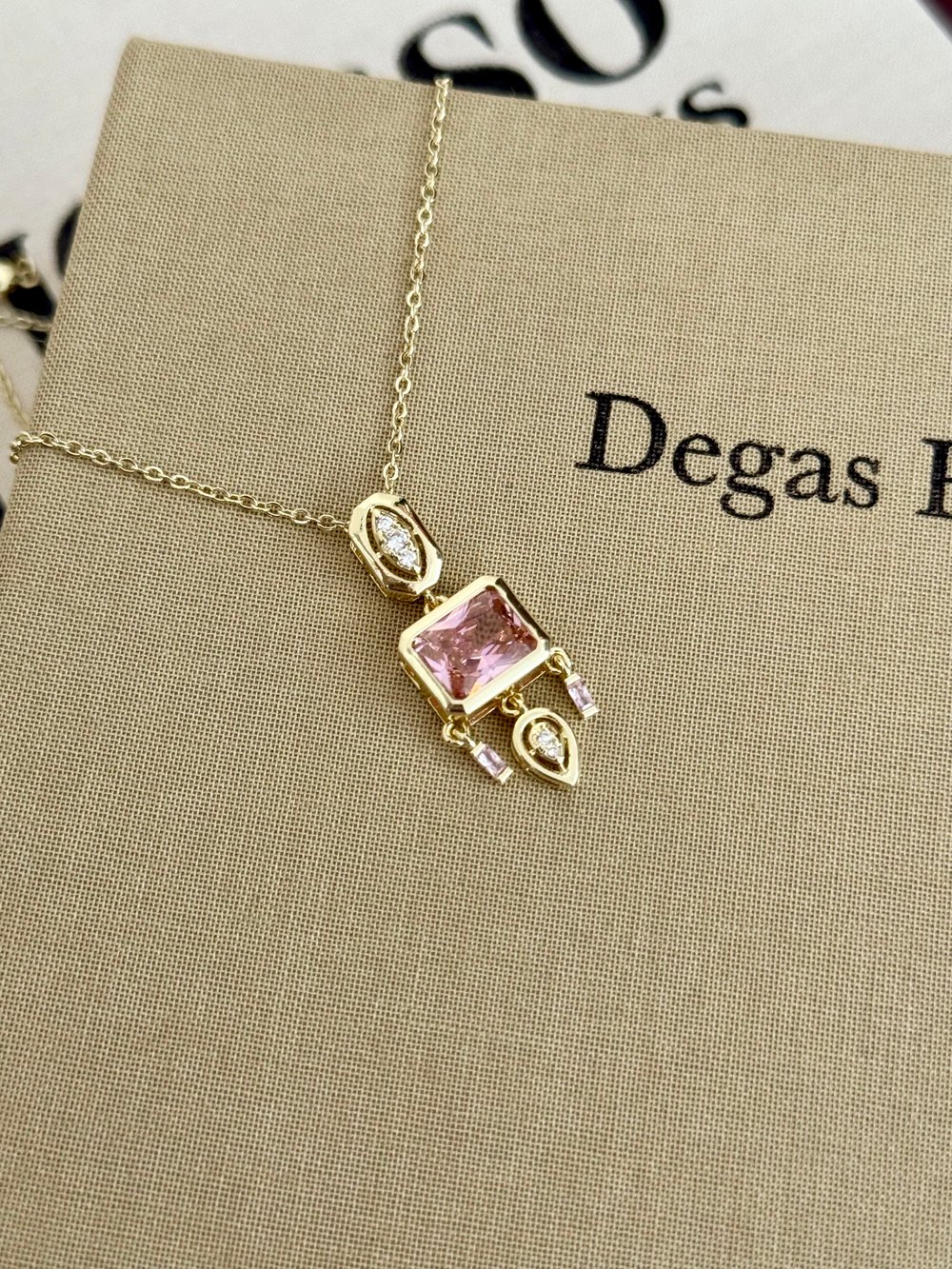 Pembe Taşlı Kolye