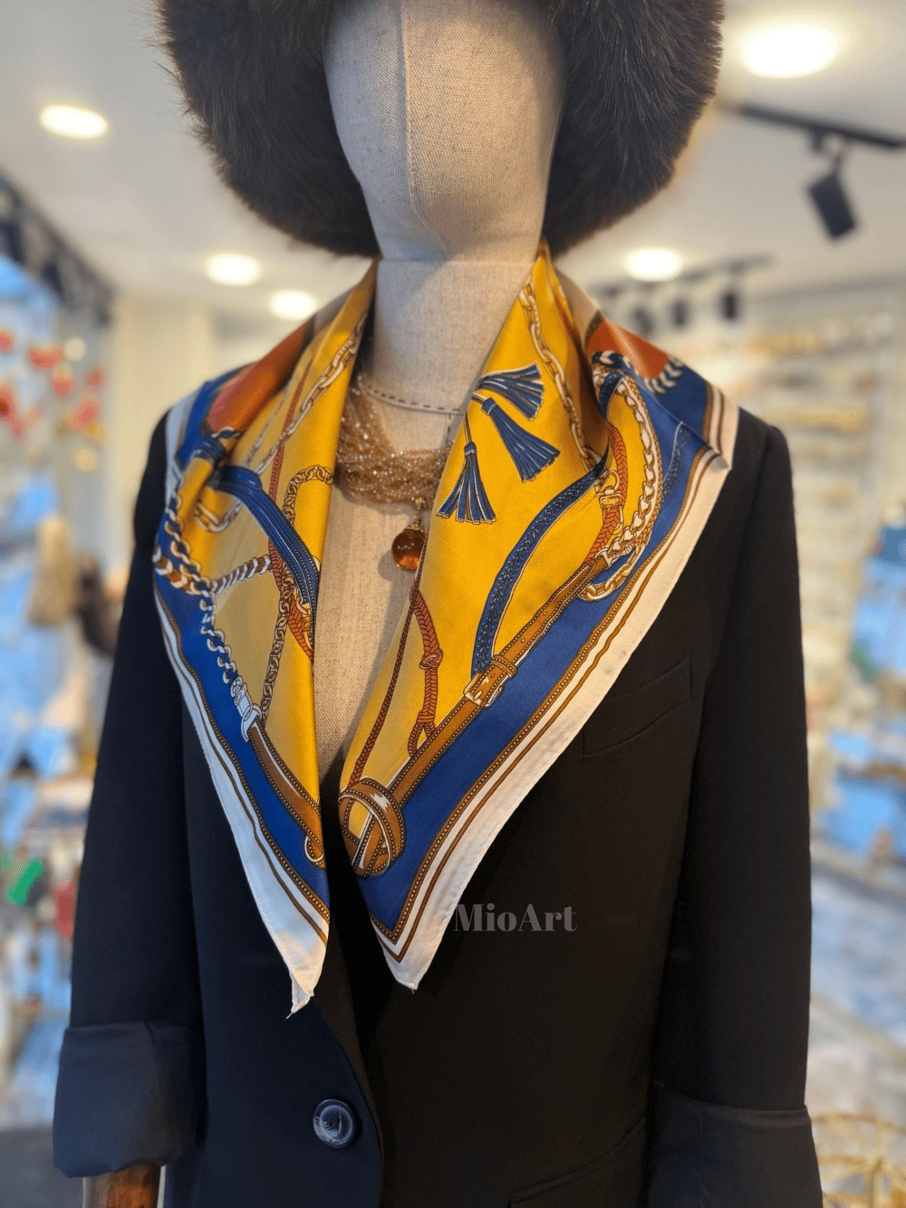 Zincir ve Püskül Desenli İthal Çift Taraflı Bandana Fular 