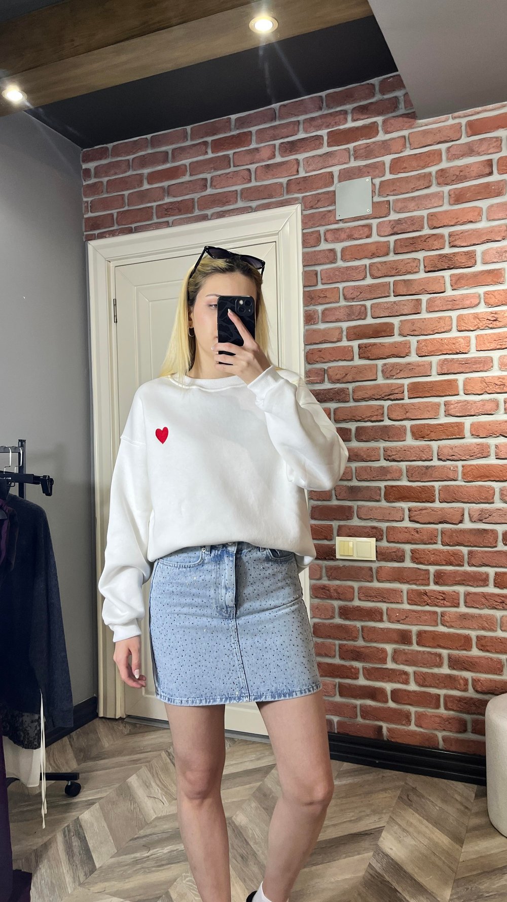 Kadın Beyaz Kalp Desenli Oversize Sweatshirt