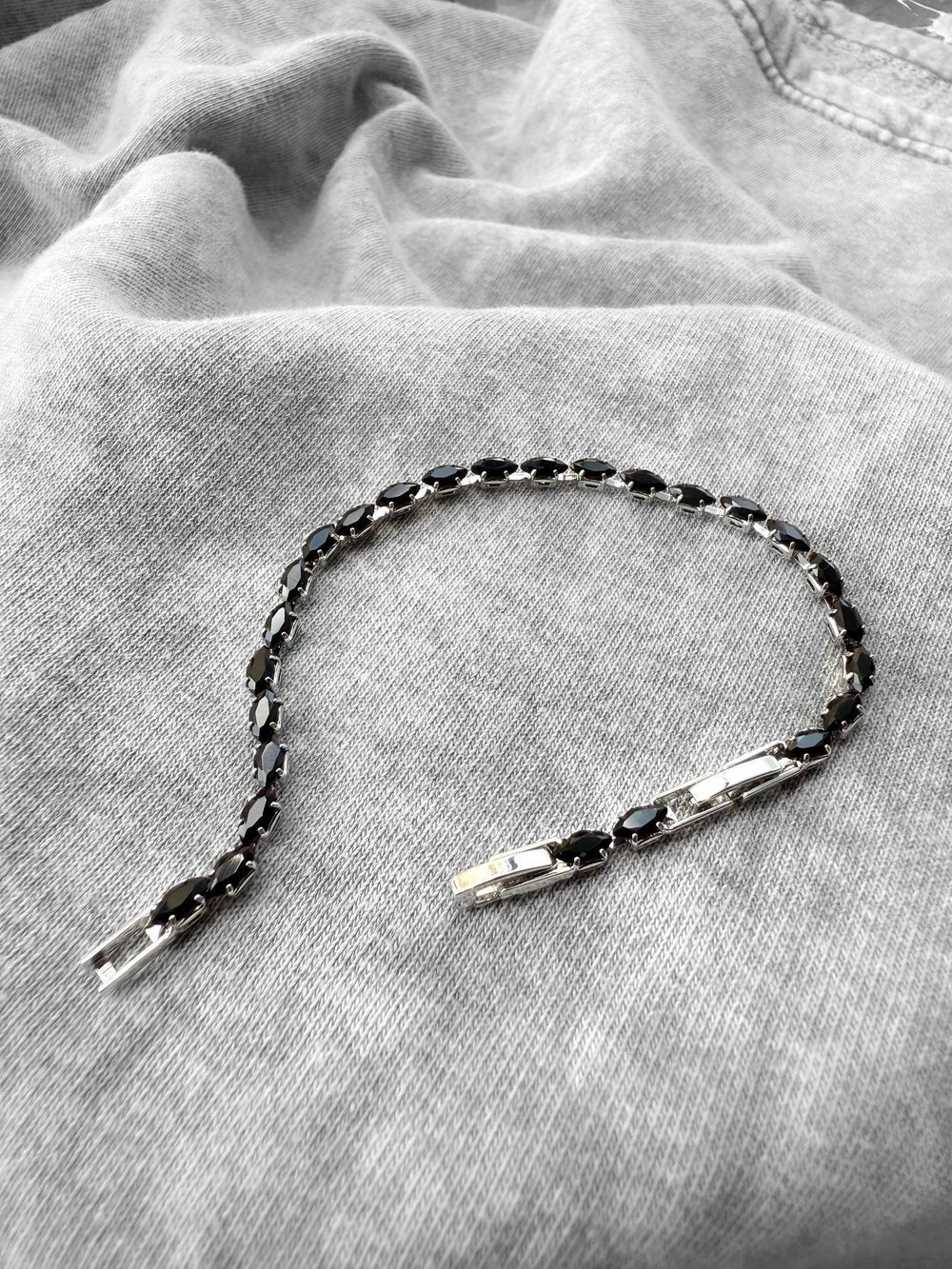 Black Line Bileklik