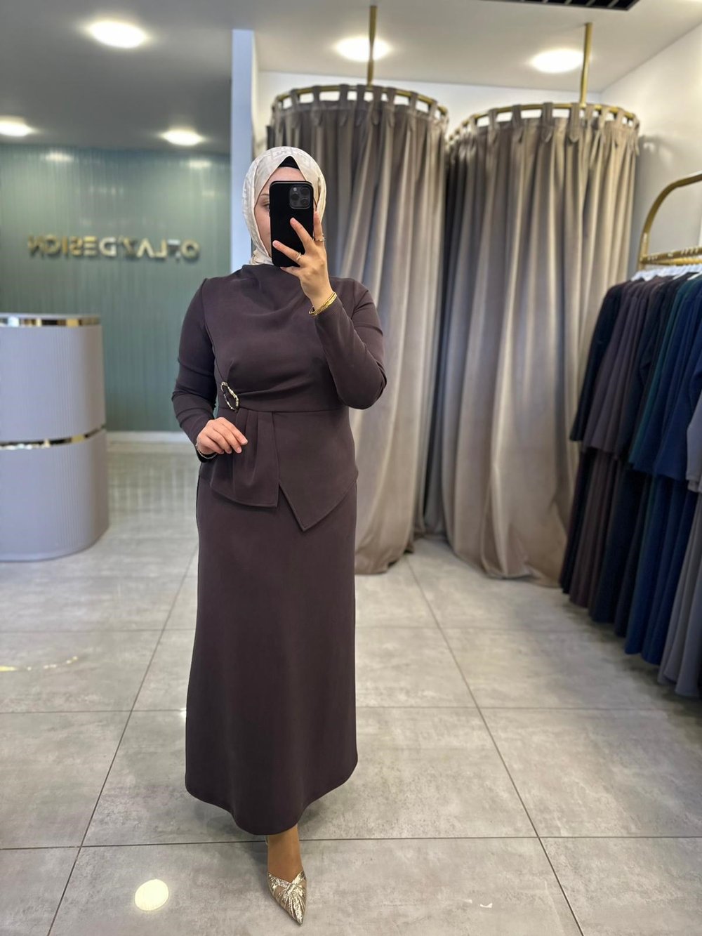 Nuss Gold Kemer Detaylı Modal Elbise Kahverengi 27K 2051
