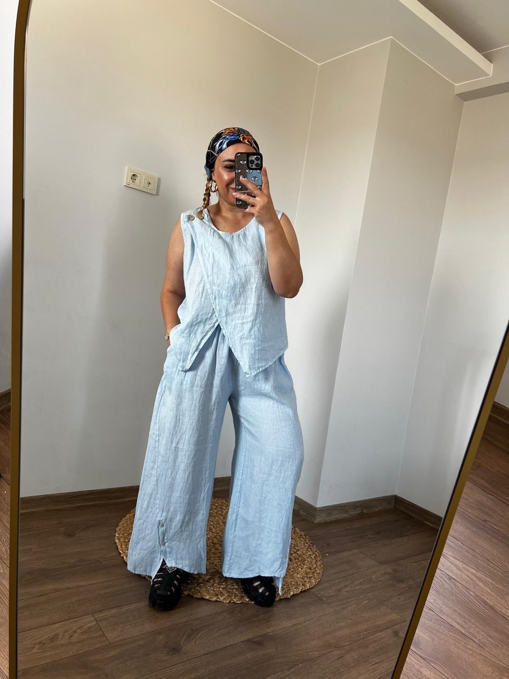 Paçası Düğme Detaylı Geniş Paça İtalyan Keten Pantolon (Bebe Mavisi) 