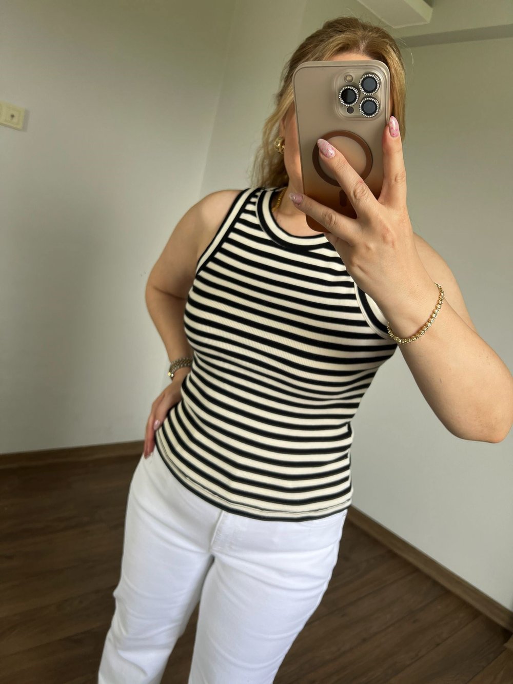 Siyah Beyaz Kolsuz Body