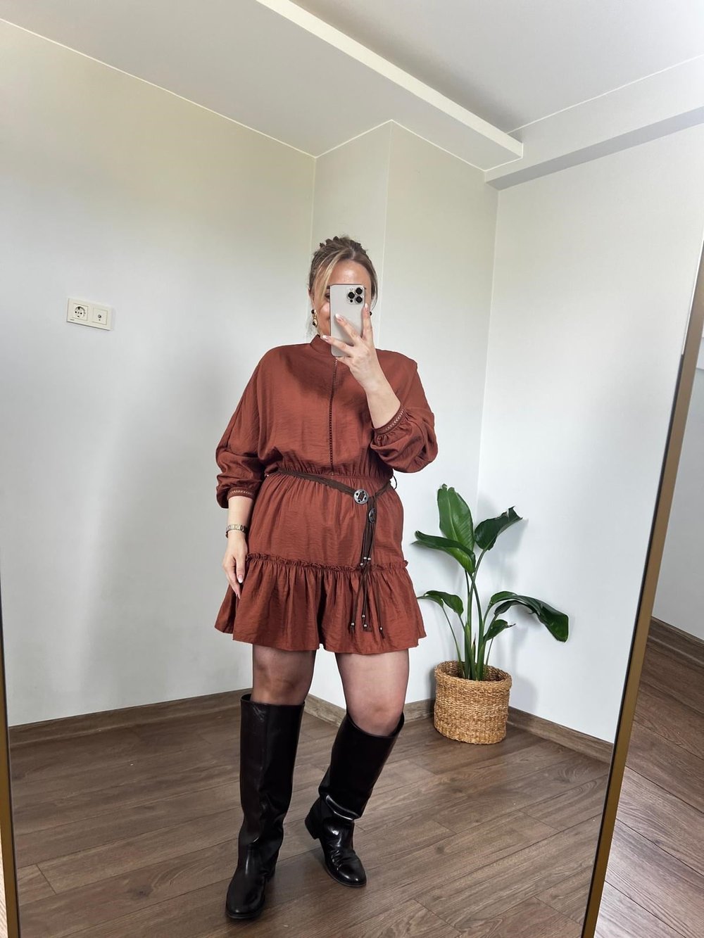 Tansel Kumaş Kapalı Yaka Mini Elbise (Kahve) 
