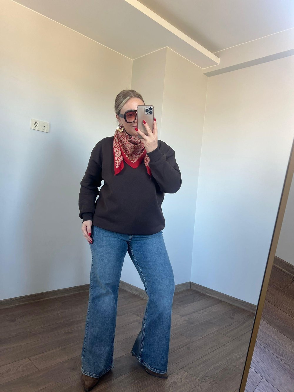 Üç İplik Bisiklet Yaka Sweatshirt (Kahve) 