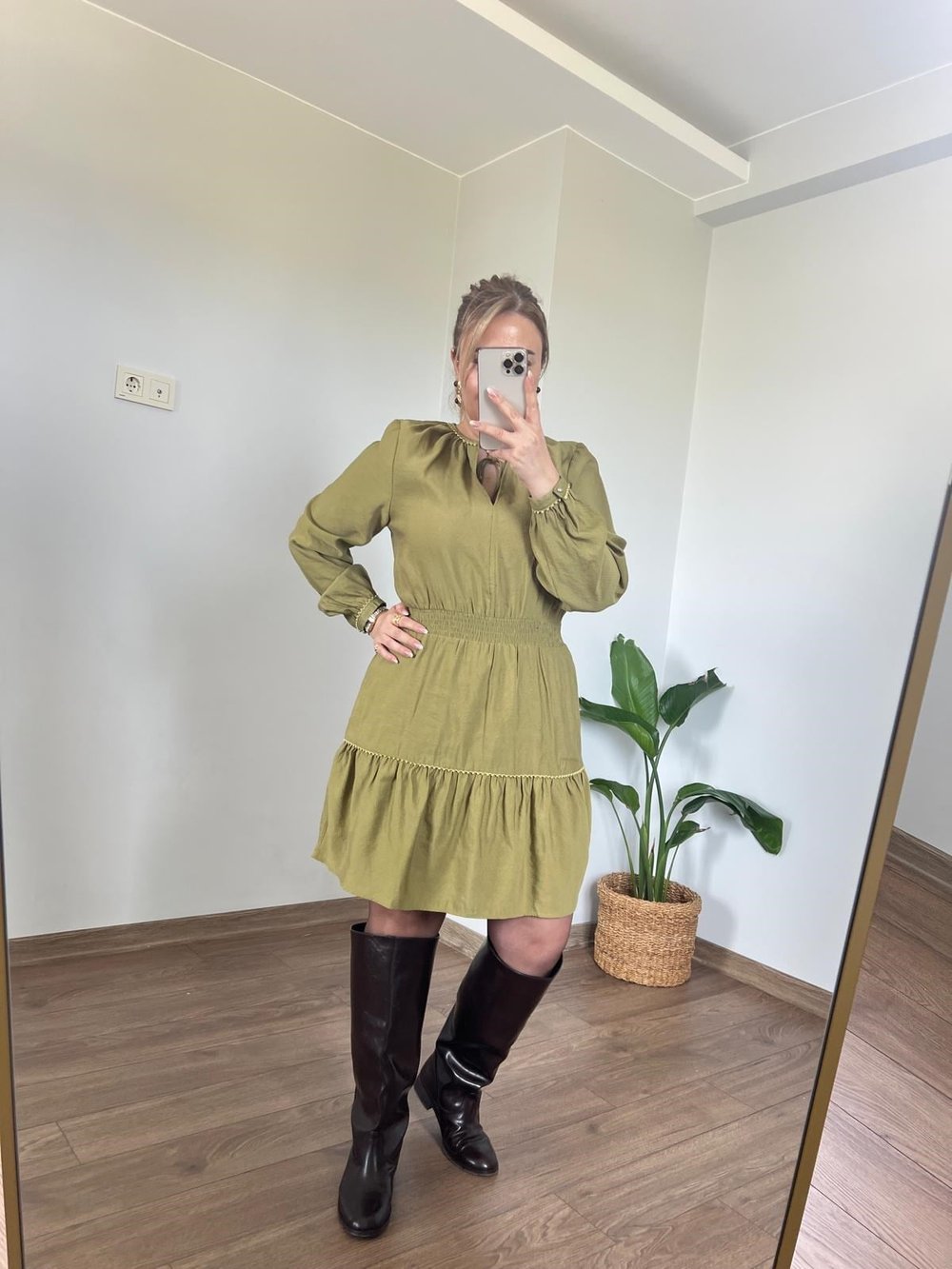 Yağ Yeşili Beli Lastikli Kısa Elbise