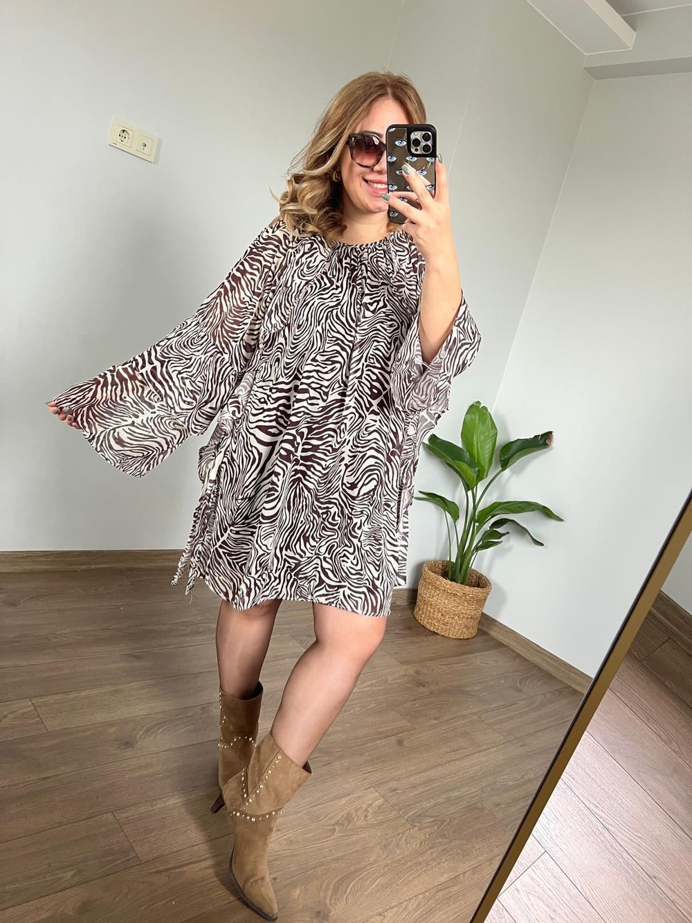 Zebra desen yanları fırfırlı  kısa şifon elbise 