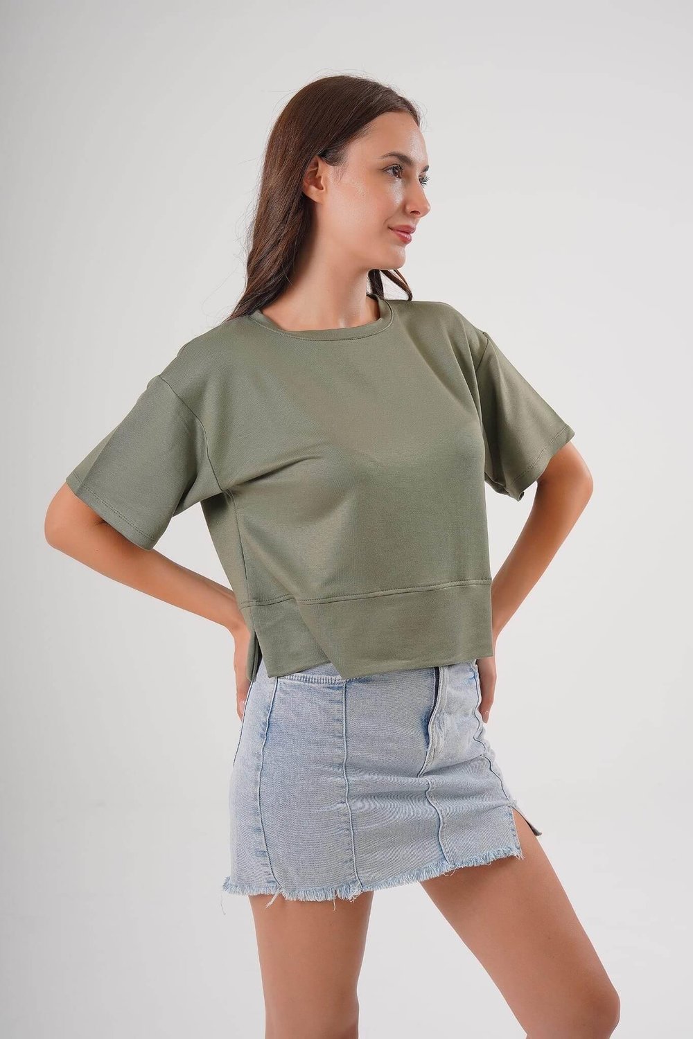 Bisiklet Yaka Yanı Yırtmaçlı Tshirt 