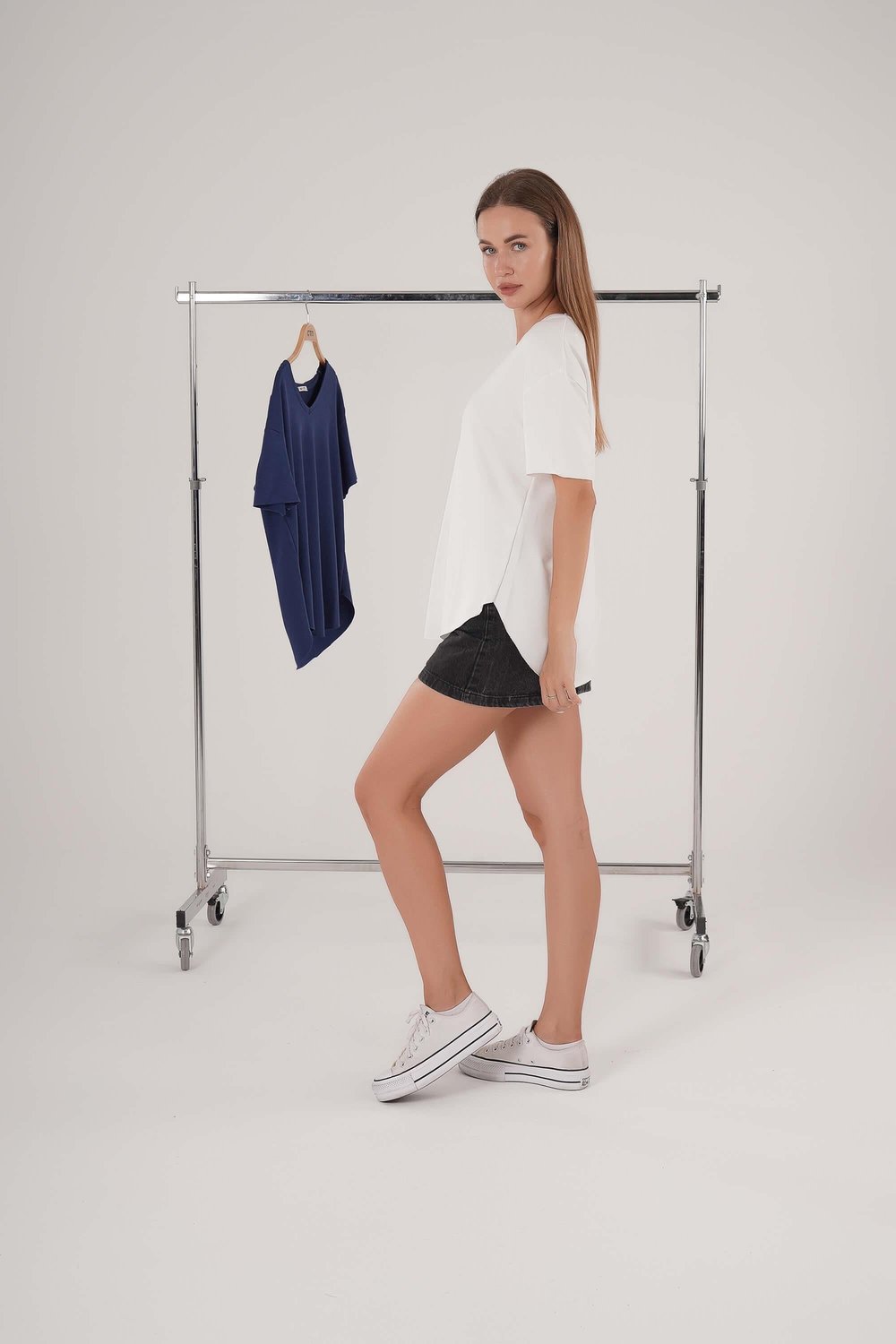V Yaka Eteği Oval Tshirt