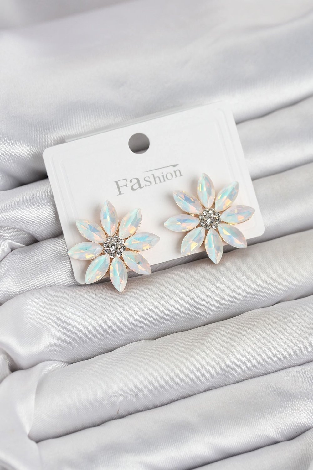 Beyaz Renk Kristal Taşlı Lotus Çiçek Model Kadın Küpe