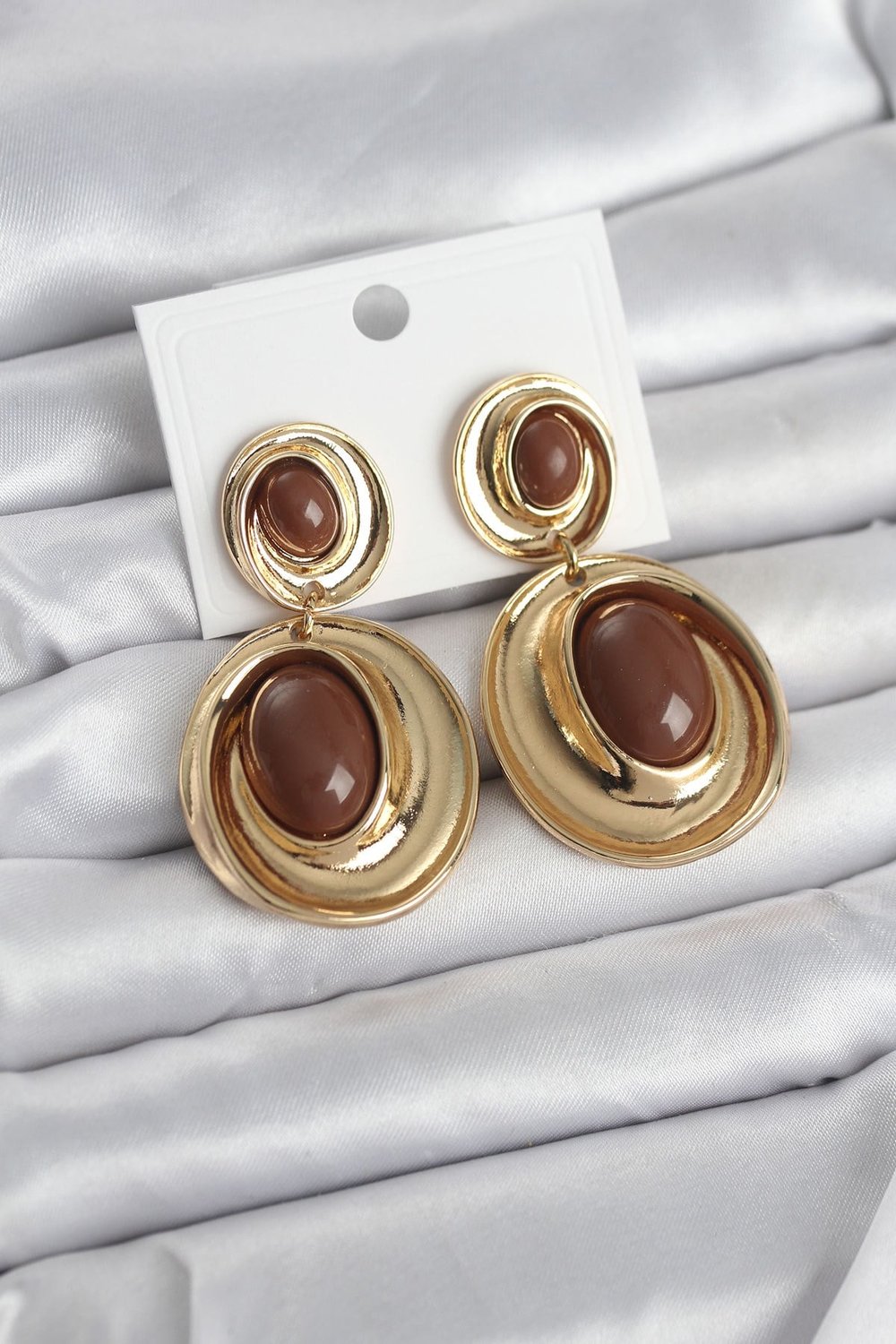 Kahverengi Sallantılı Damla Model Gold Renk Vintage Kadın Küpe