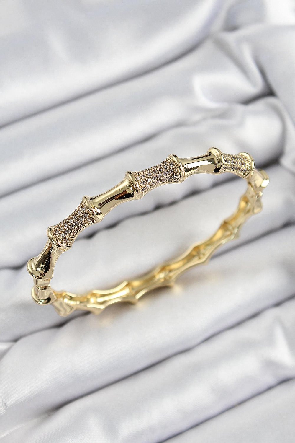 Pirinç Zirkon Taşlı Kemik Model Gold Renk Vip Kadın Bileklik