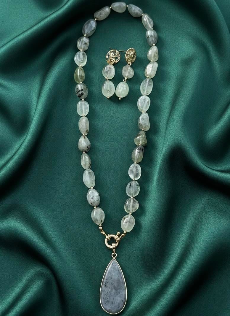 Sertifikalı Hakiki prehnit taşı set, Özel tasarım ,sınırlı sayıda ürünü , kolye , küpe