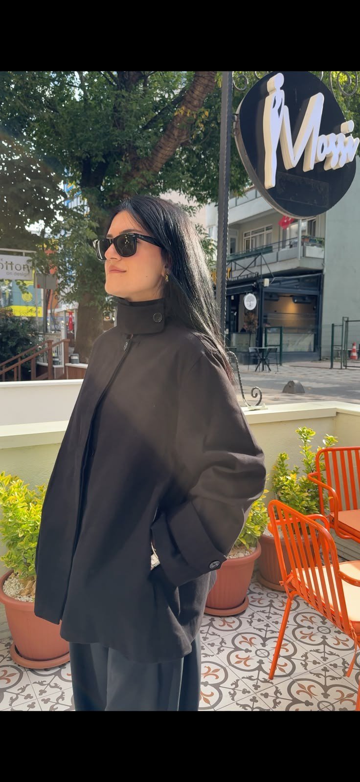 Siyah Dik Yaka Oversize Kısa Trenç