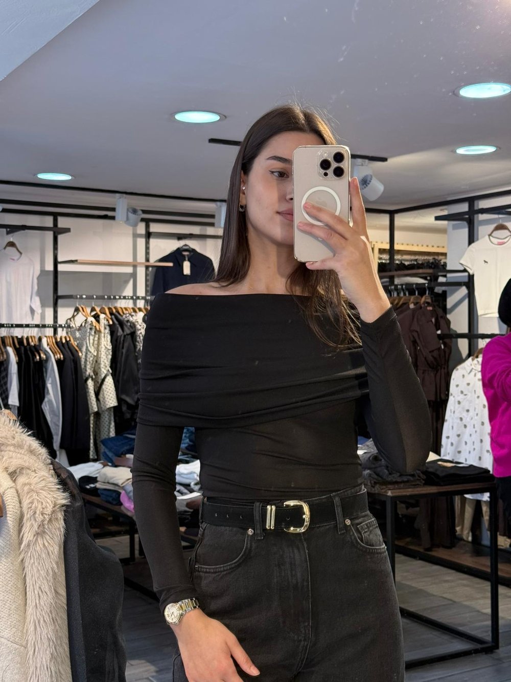 Siyah Kayık Yaka Drapeli Bluz – Uzun Kollu Şık Kadın Bluz