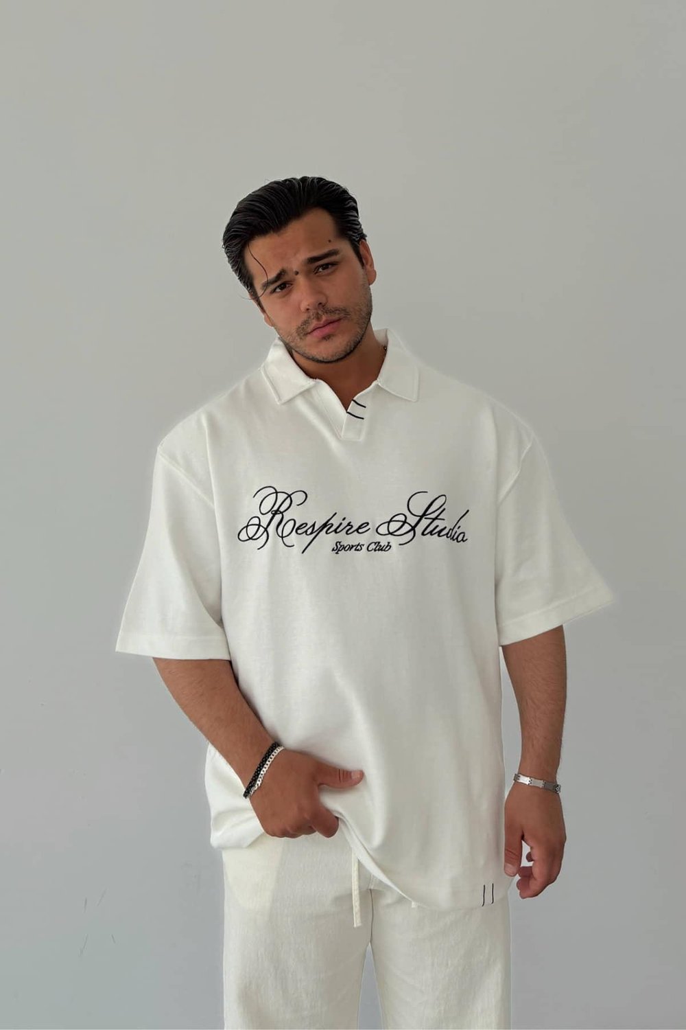 Beyaz Nakışlı Polo Yaka T-shirt
