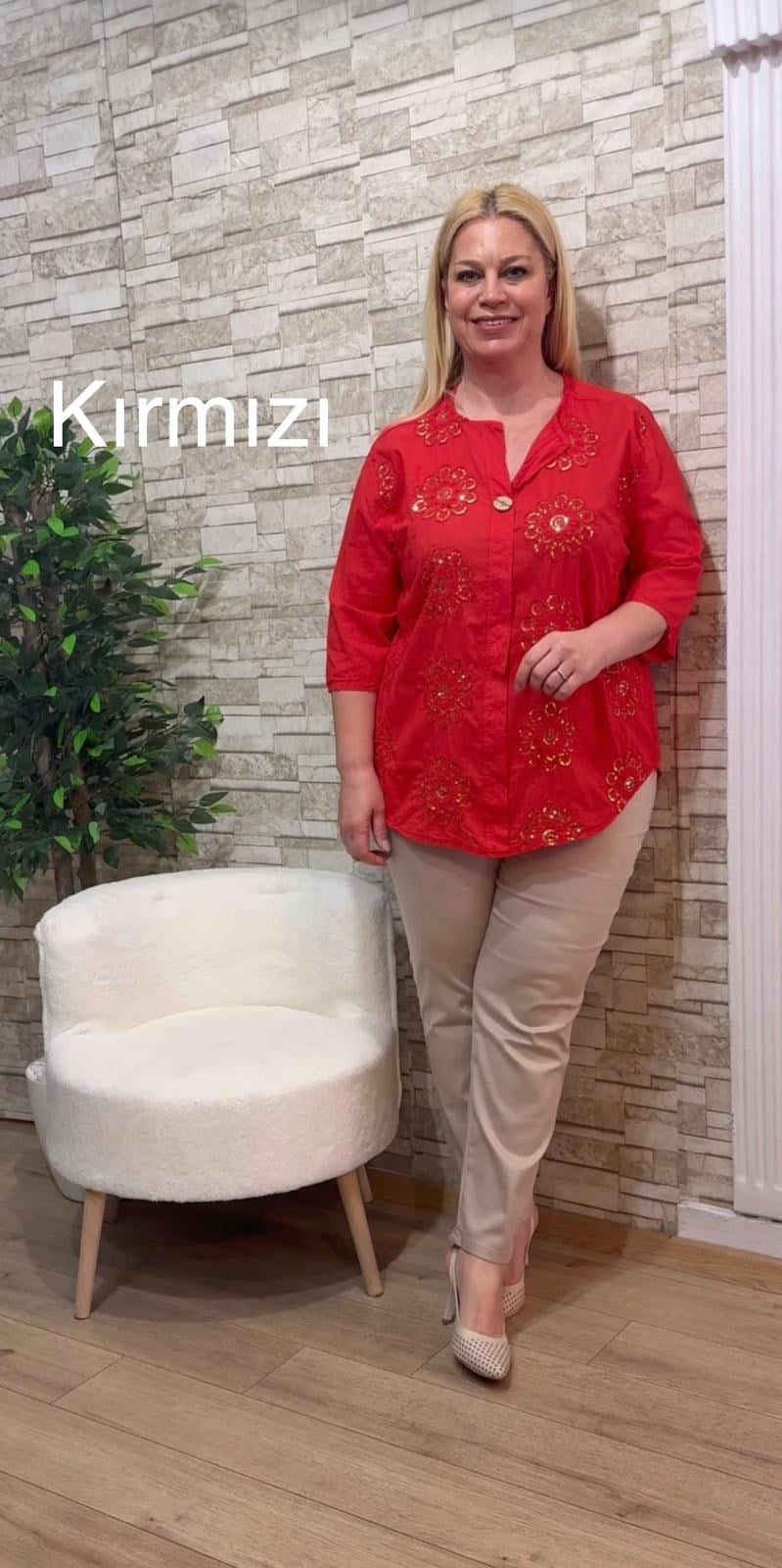 1147 İTALYAN TEK DÜĞME İŞLEMELİ POPLİN  BLUZ-KIRMIZI