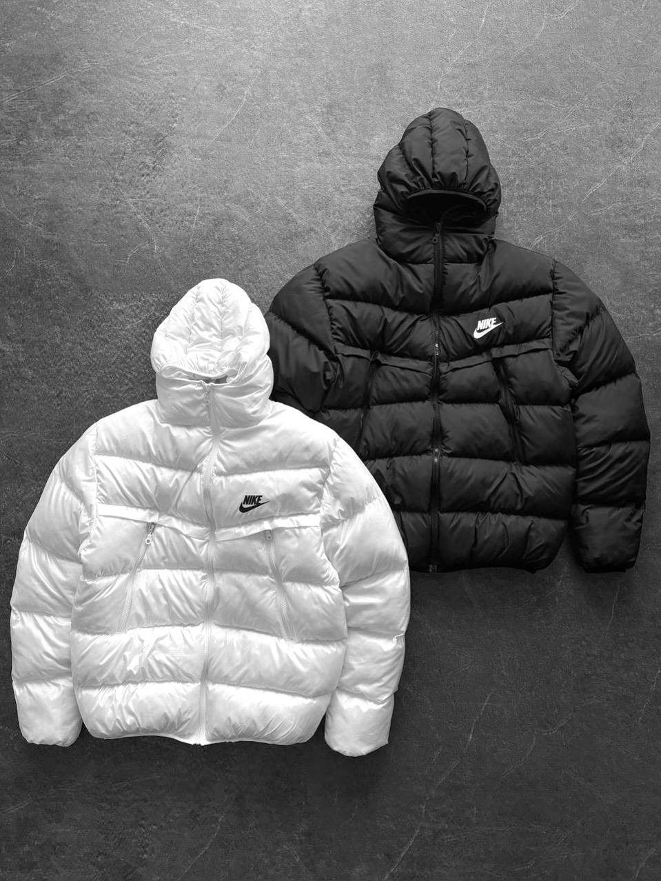 Beyaz Kapşonlu Nike Mont
