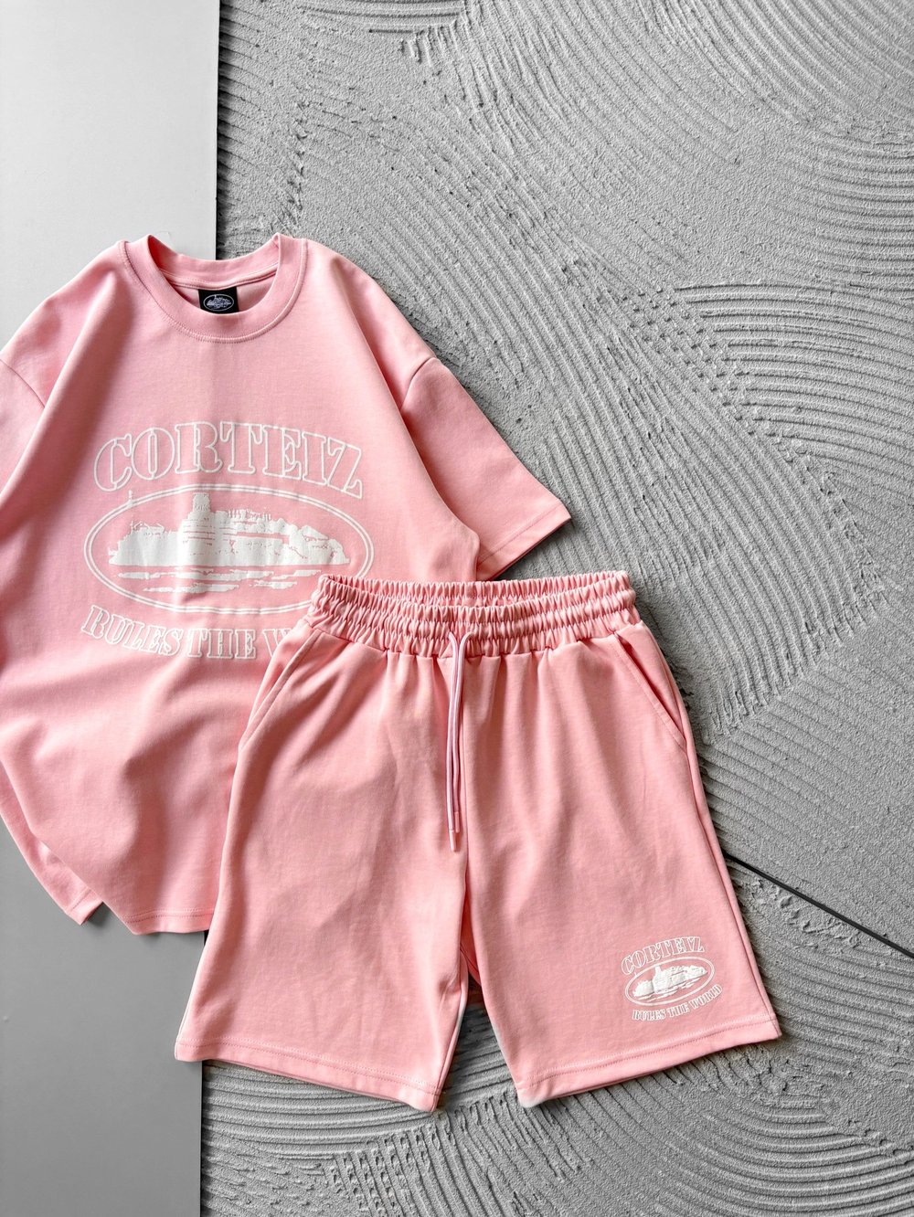 PEMBE ŞORTLU CORTEIZ TAKIM