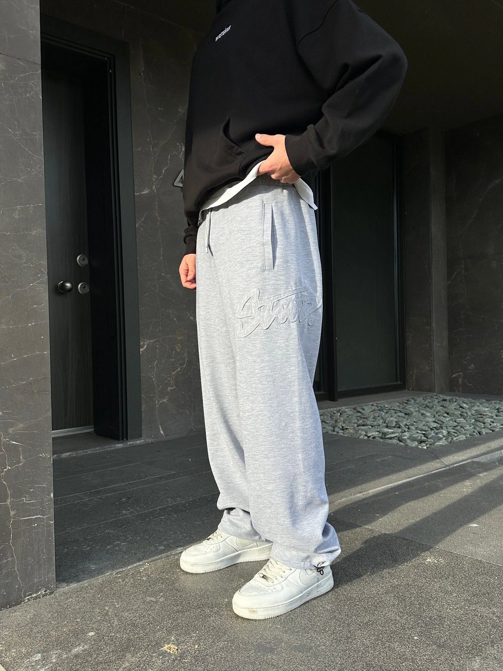 2 İPLİK KUMAŞ BAGGY KALIP PAÇA LASTİKLİ STW KABARTMA NAKIŞ EŞOFMAN ALTI GRİ