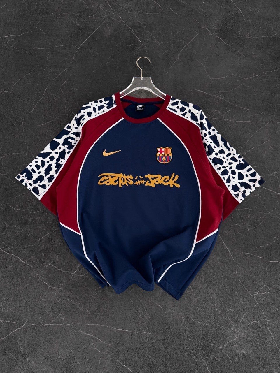 BISIKLET YAKA BARC KOL DESEN OVERSIZE TSHIRT LACİ