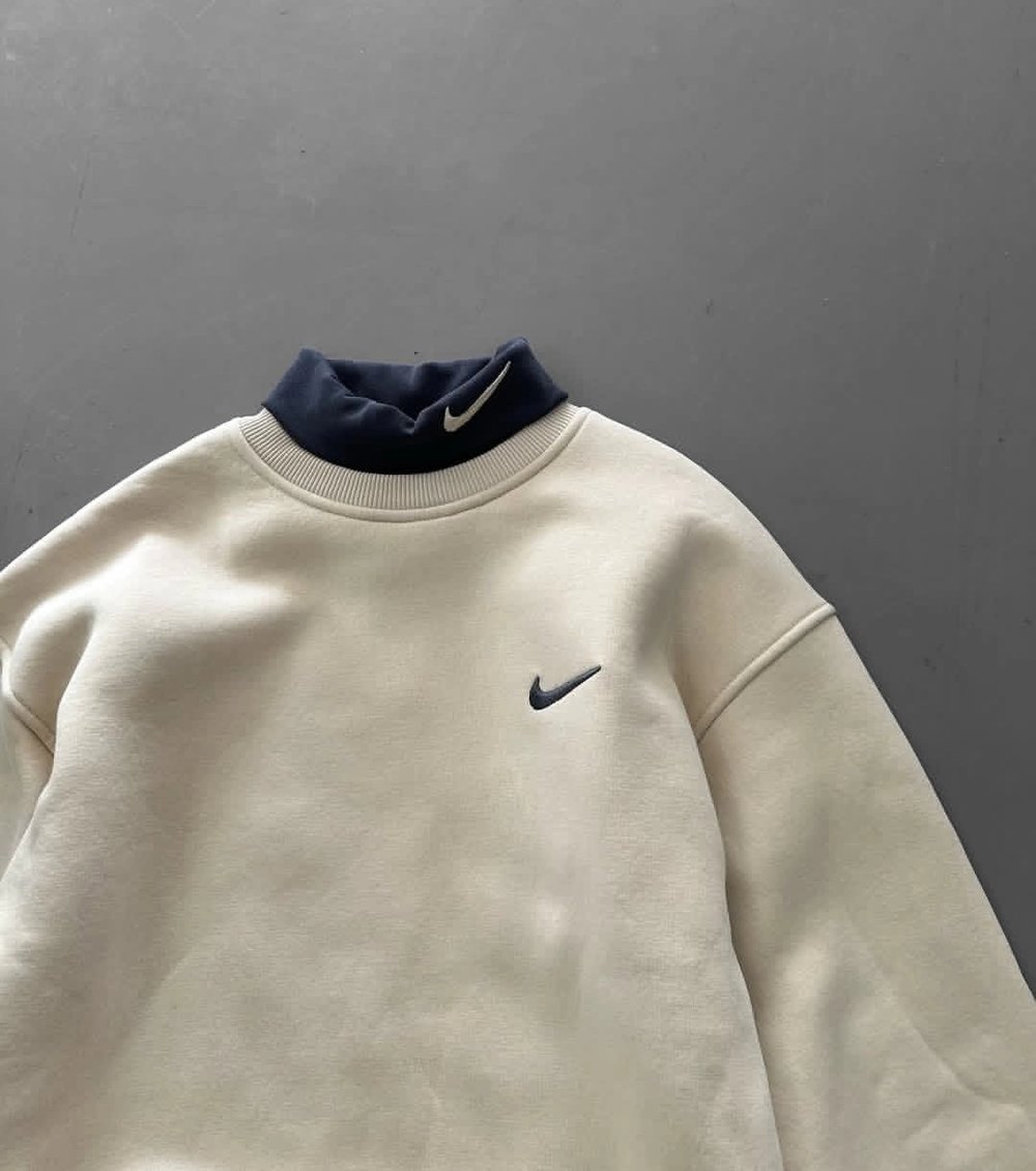 BOYUNLUK DETAY 3 İPLİK PAMUKLU KUMAŞ NAKIŞLI SWEAT KREM