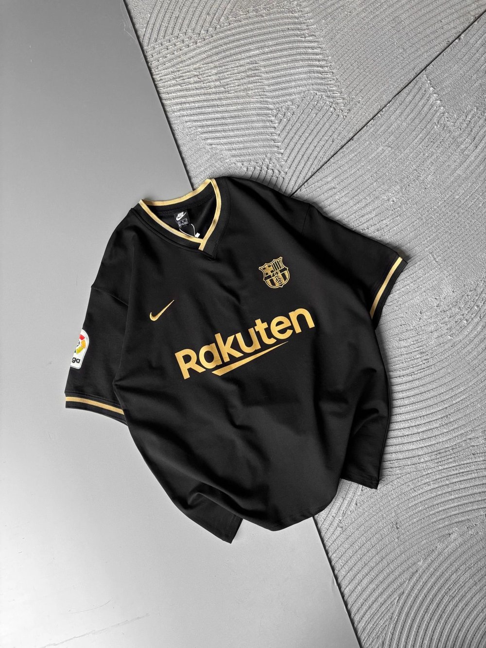 RAKU V YAKA BASKILI OVERSİZE TSHİRT SİYAH