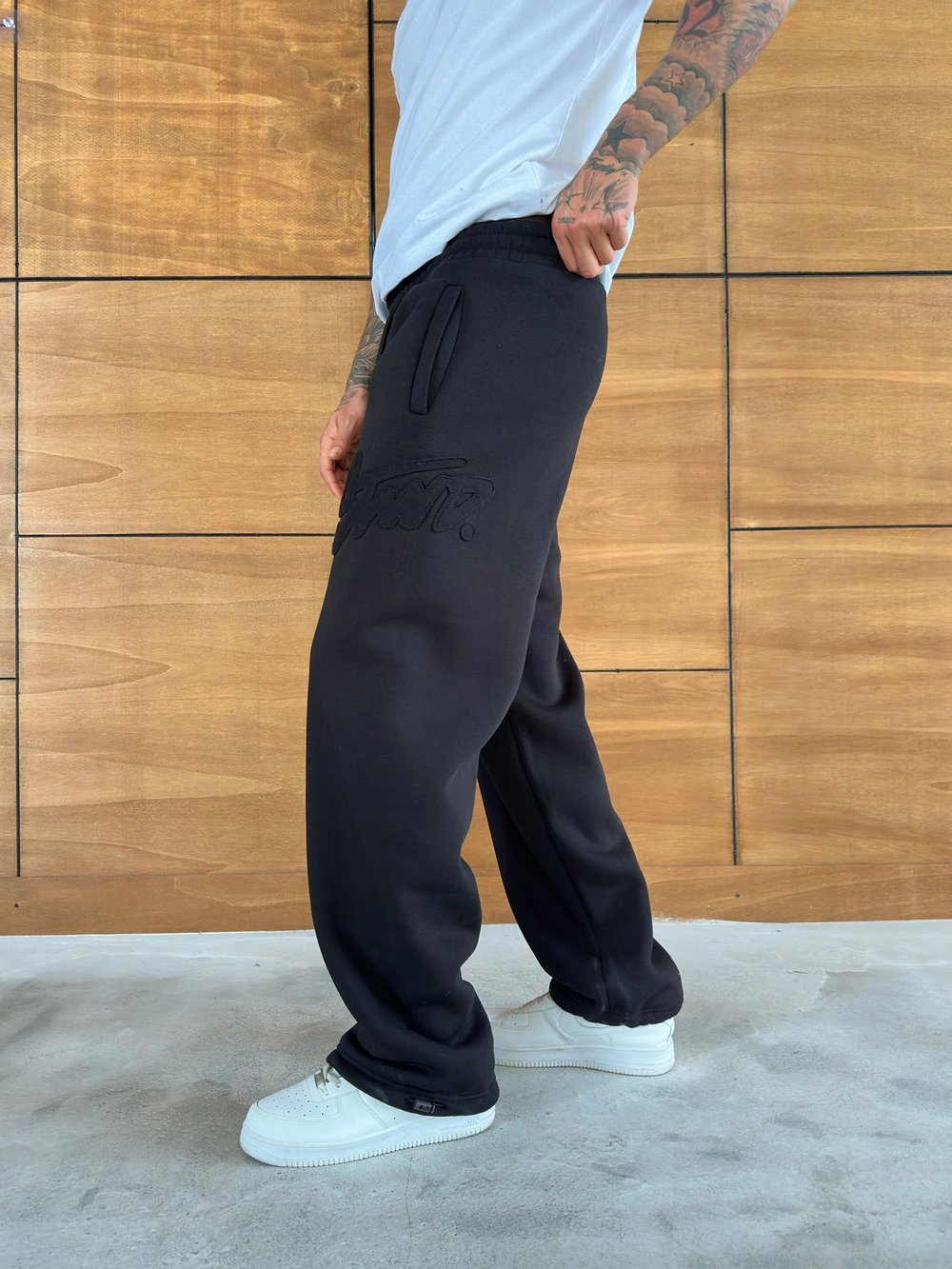 YAN BÜYÜK NAKIŞLI STW BAGGY EŞOFMAN SİYAH