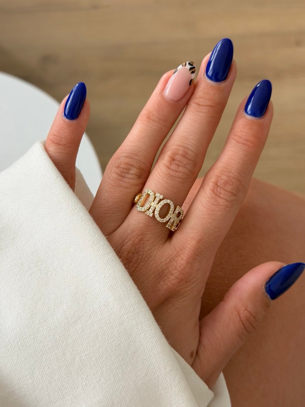Dior Harf Detaylı Taşlı Yüzük – Gold