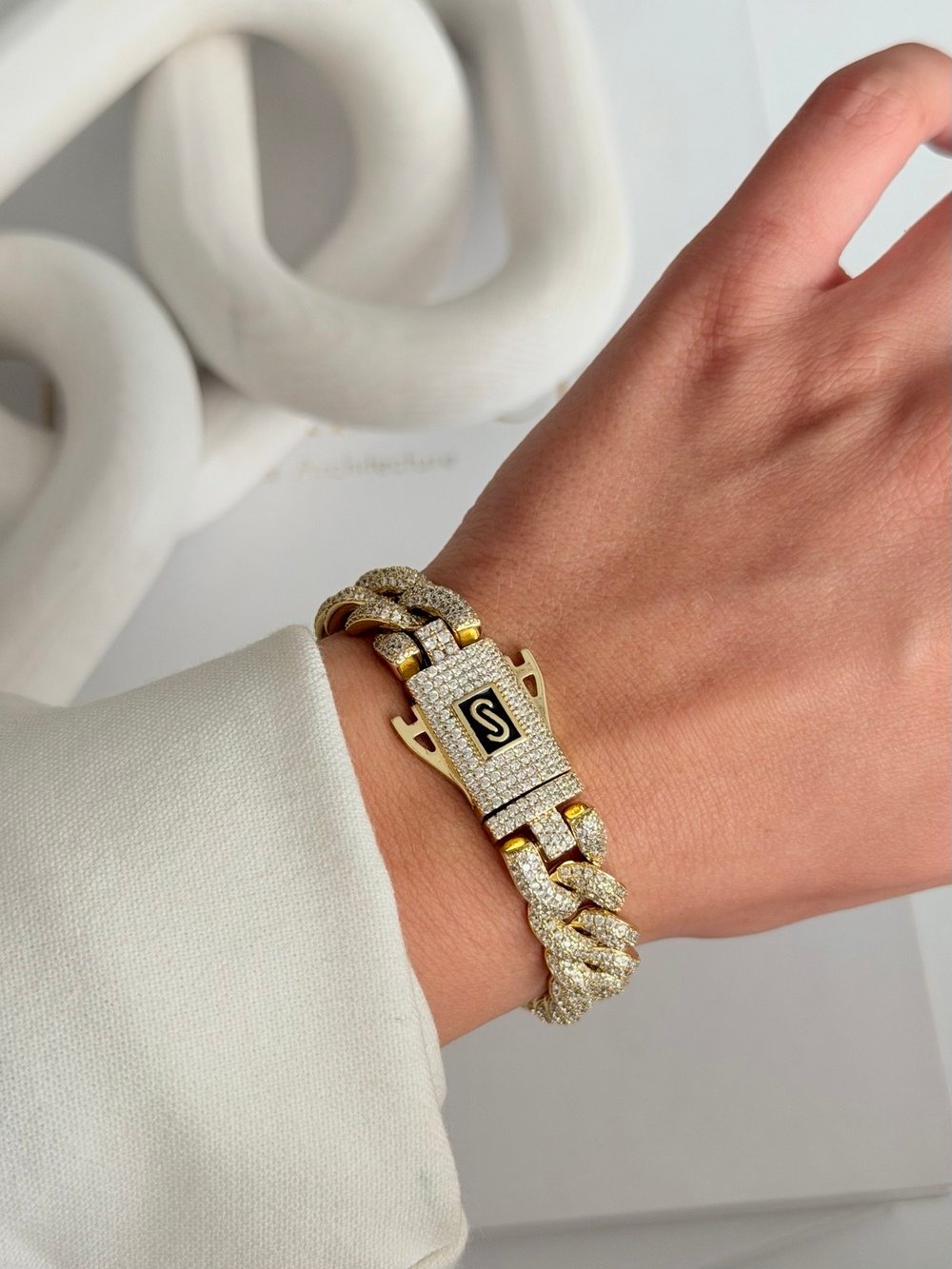 Liora Harf Detaylı Taşlı Gurmet Bileklik – Gold