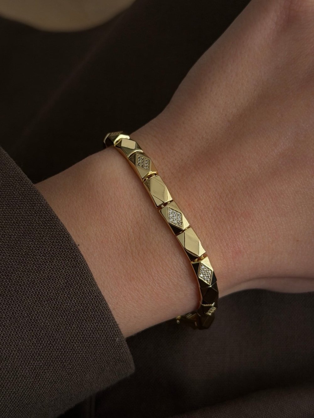 Luna Geometrik Taş Detaylı Gold Bileklik