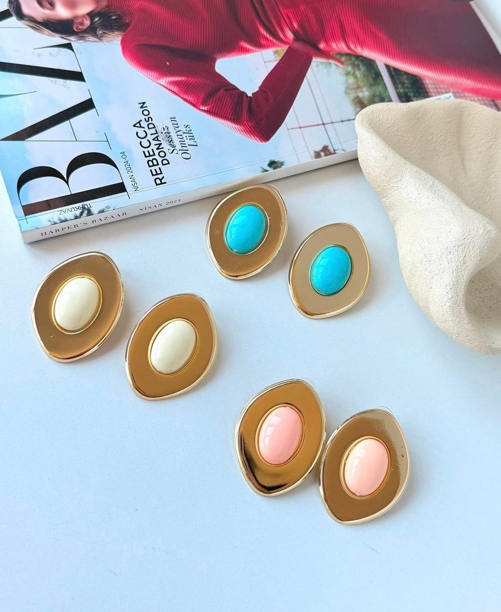 Luna Vintage Oval Taş Küpe – Gold Kaplama