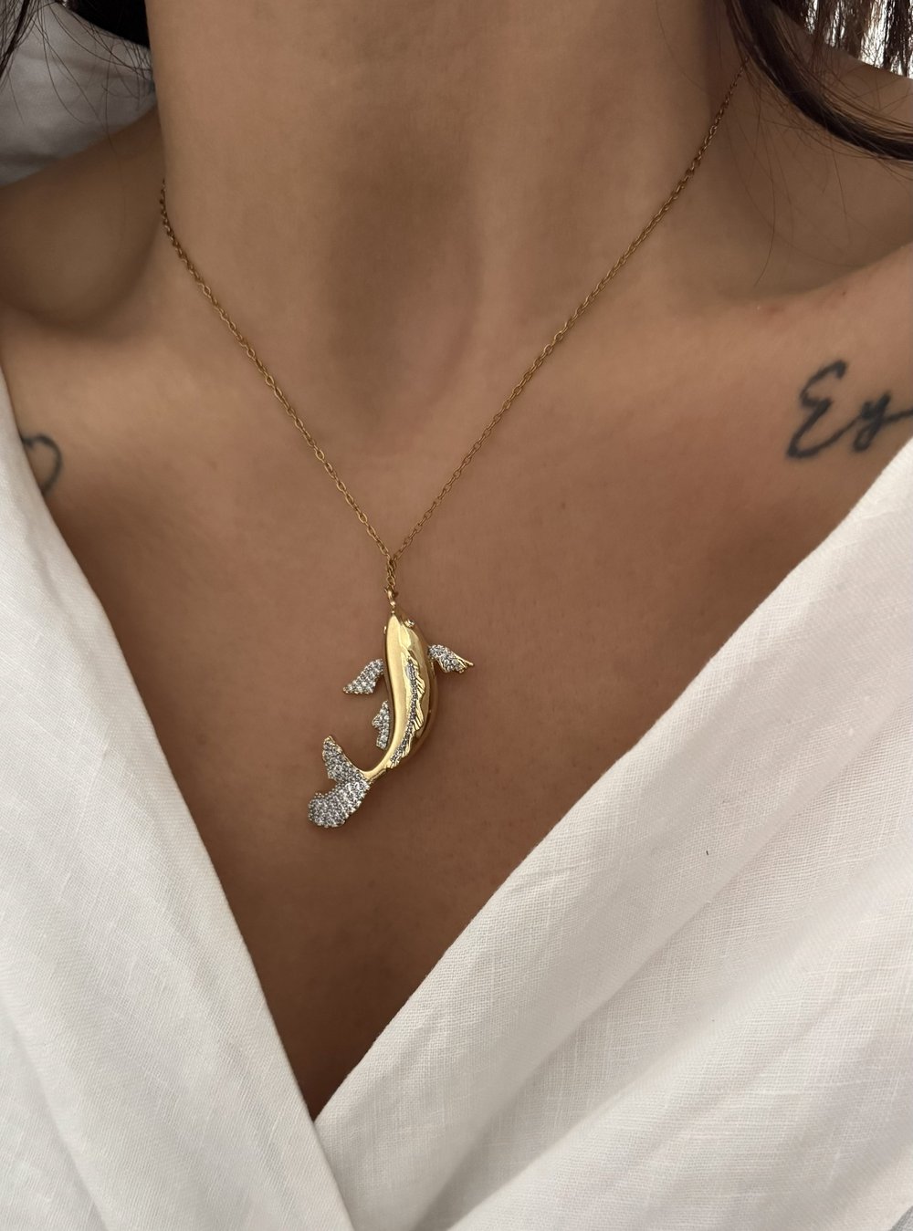 Taş Detaylı Balık Figürlü Gold Kolye