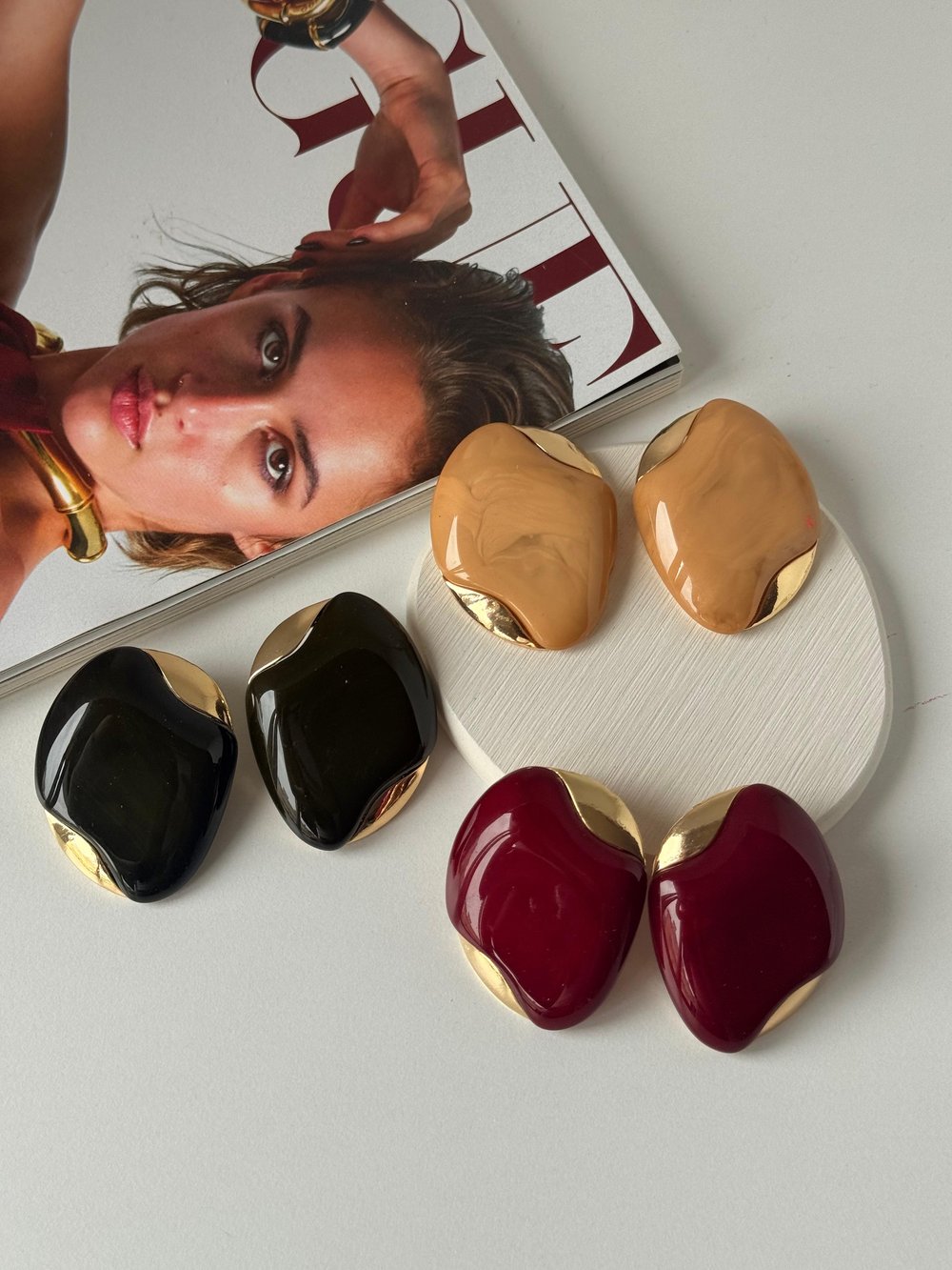 Vintage Gold Detaylı Büyük Kalp Kadın Küpe
