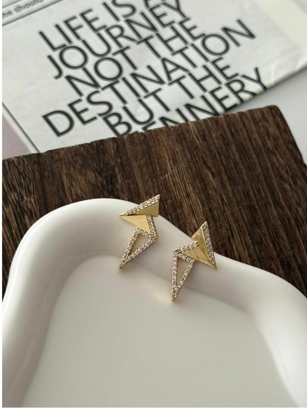 Zigzag Taşlı Gold Geometrik Küpe