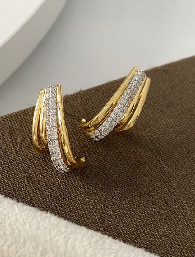 Zirkon Taşlı Altın Kaplama Modern Kıvrımlı Küpe