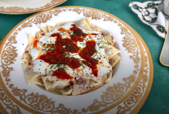 Üçgen Etli El Mantı 