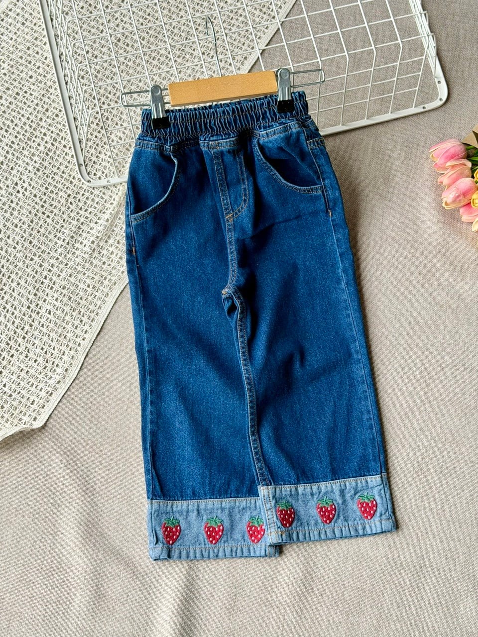 Kız çocuk çilekli denim pantolon 
