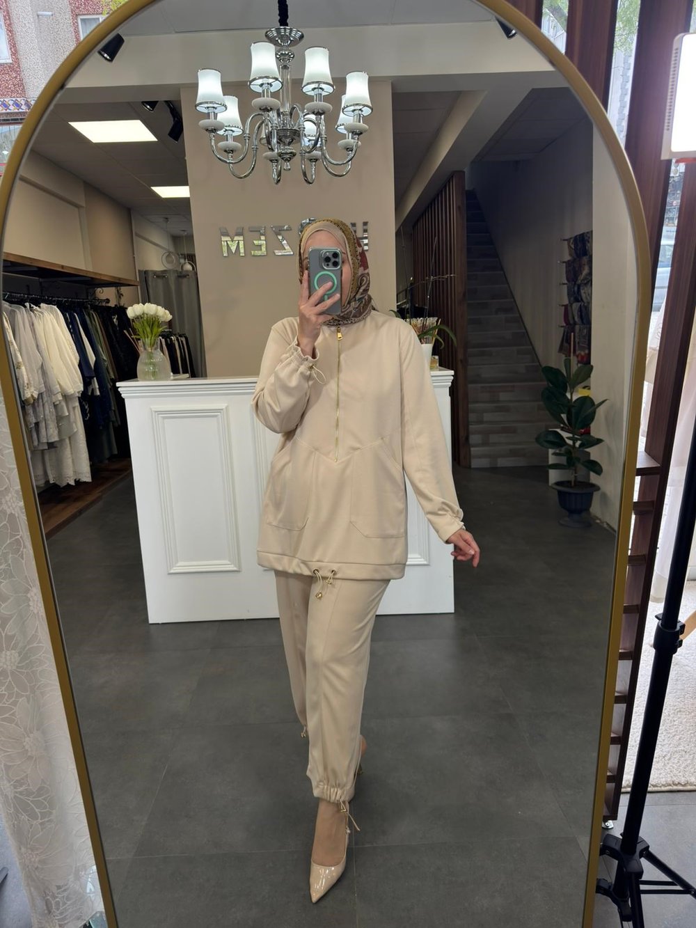 Lisa Exclusive | 