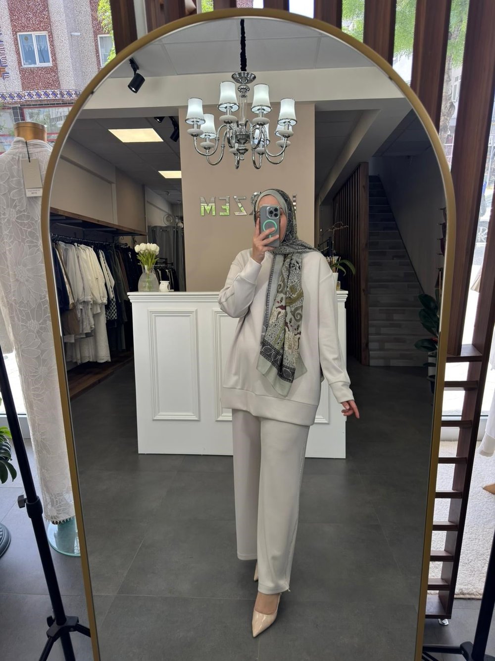 Lisa Exclusive | 
